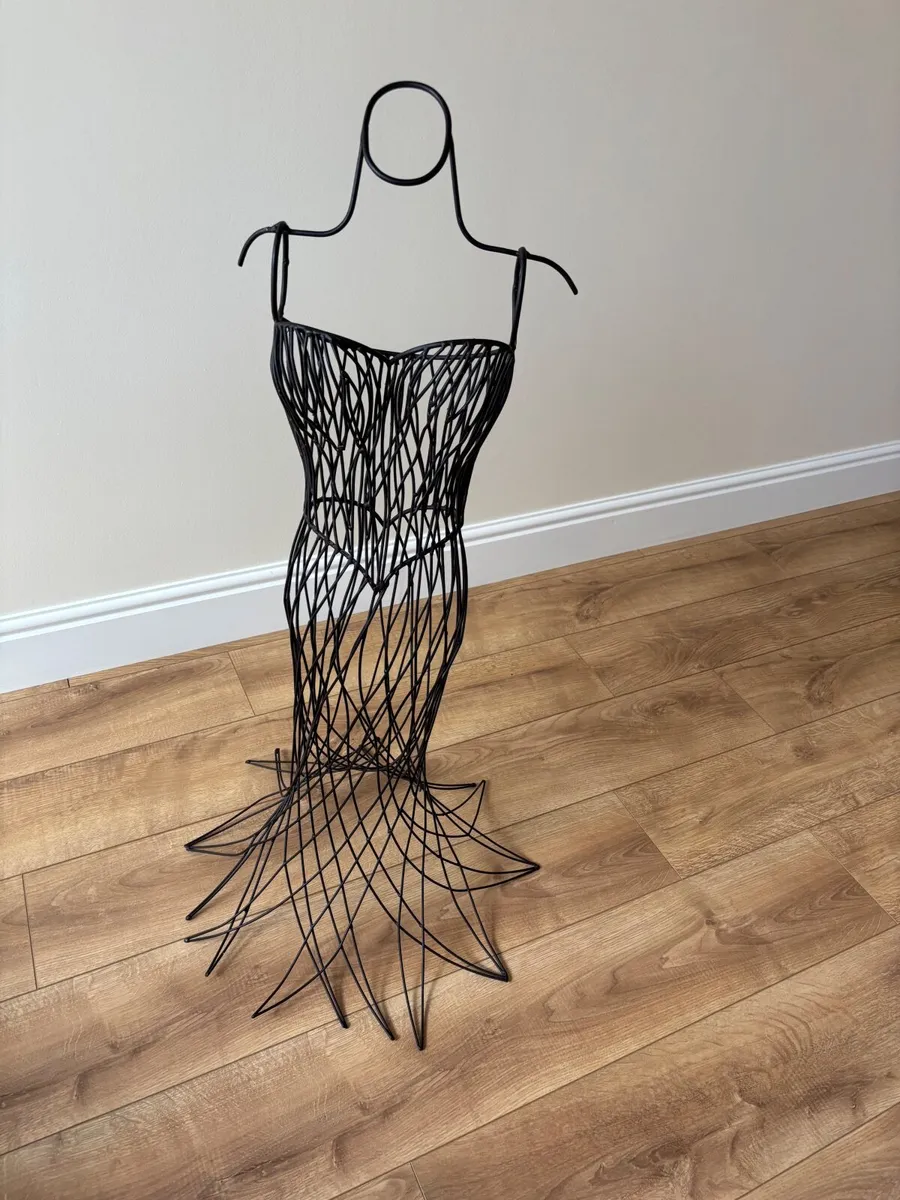 Black Metal Decorative Wire Stand – For Sale - Image 1