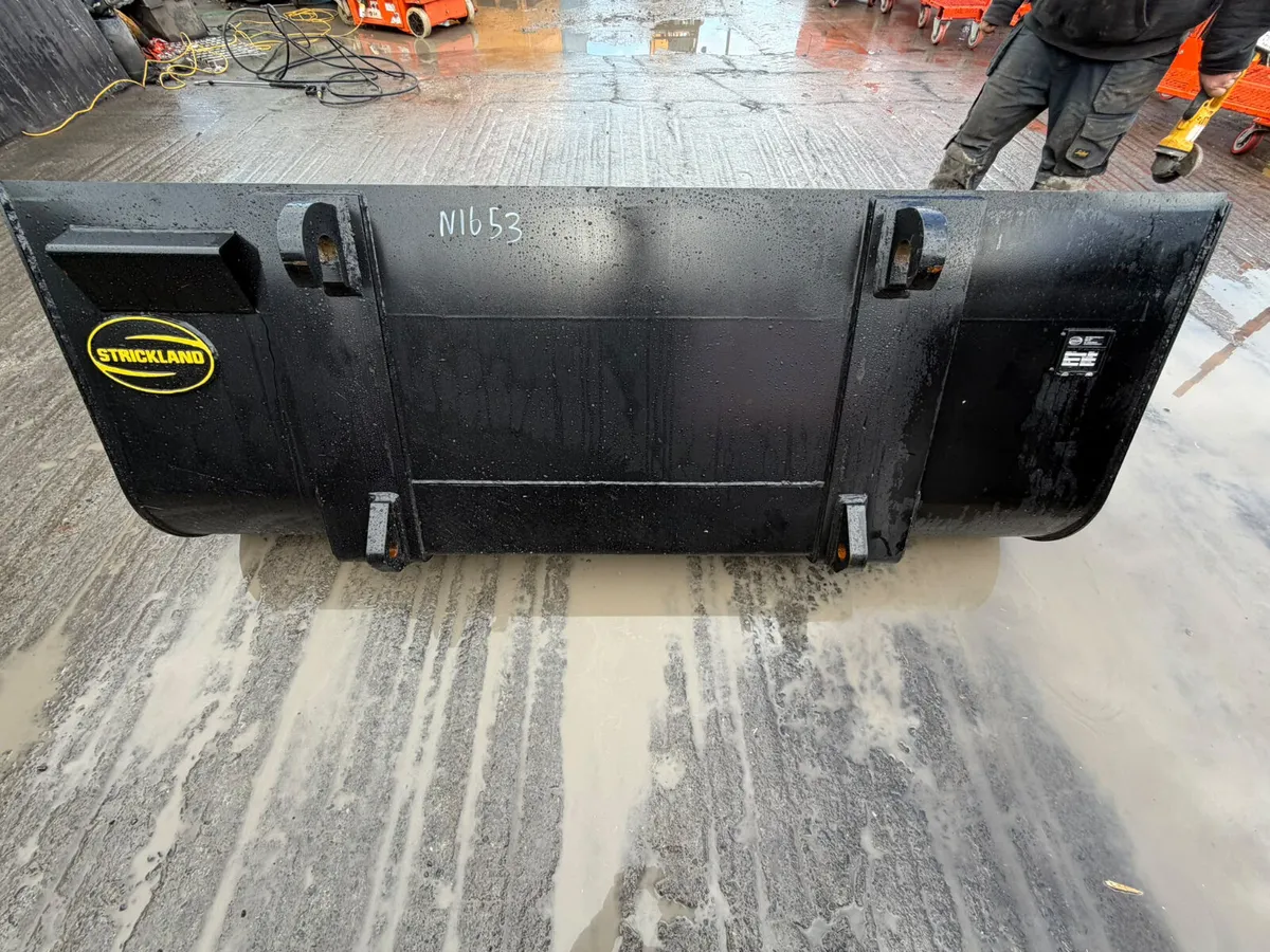 Heavy-duty material bucket attachment - Image 4