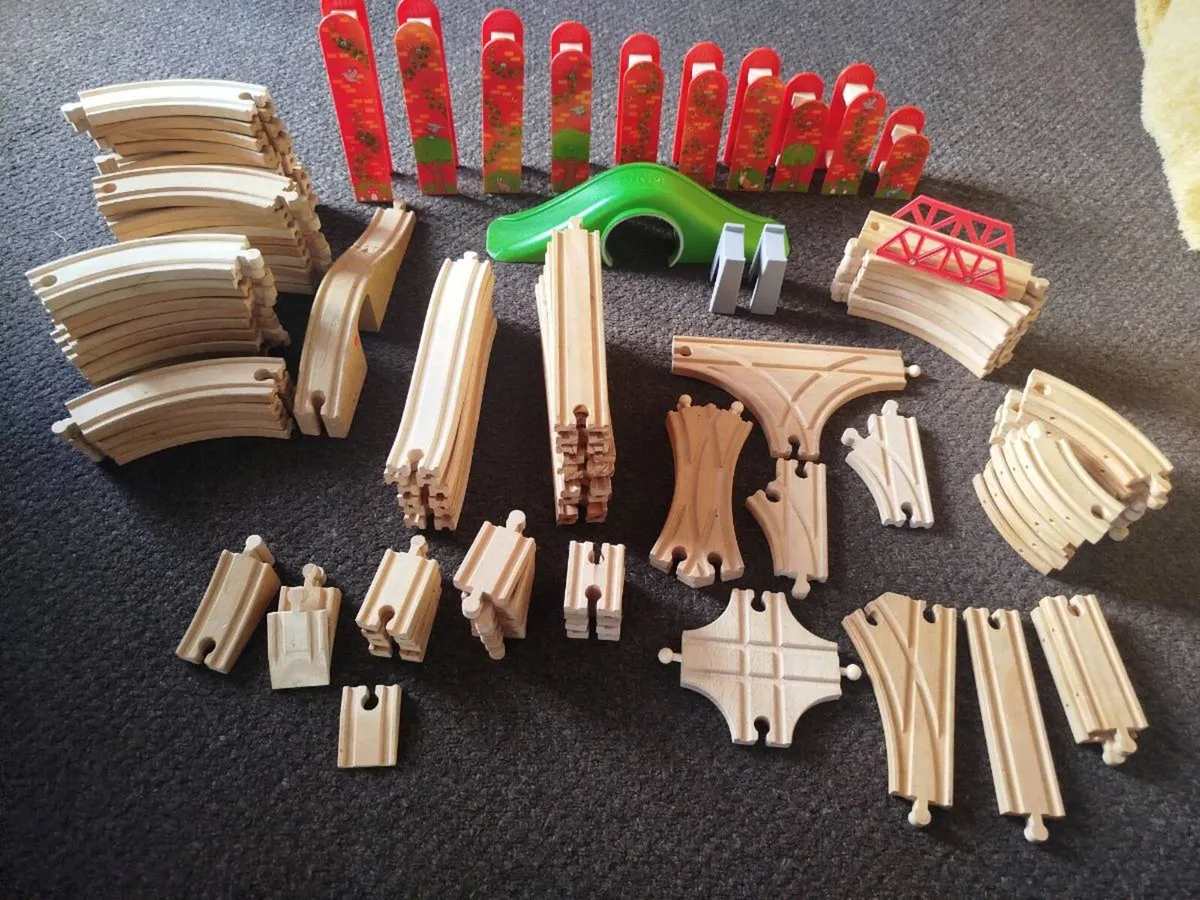 Wooden train tracks - Image 1
