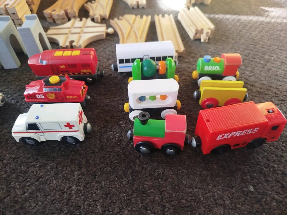 Wooden train tracks - Image 4