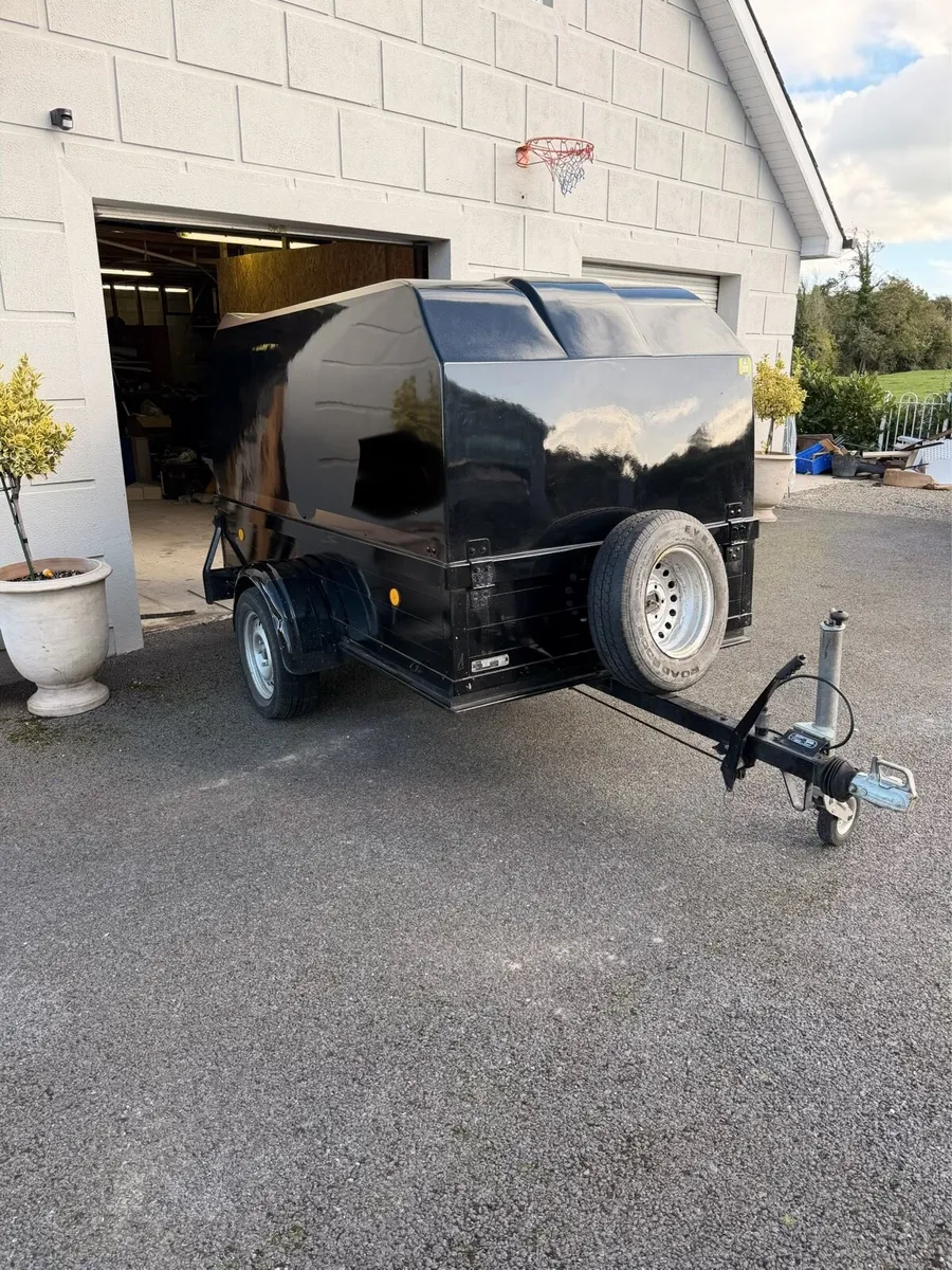 10x5 clam trailer - Image 1