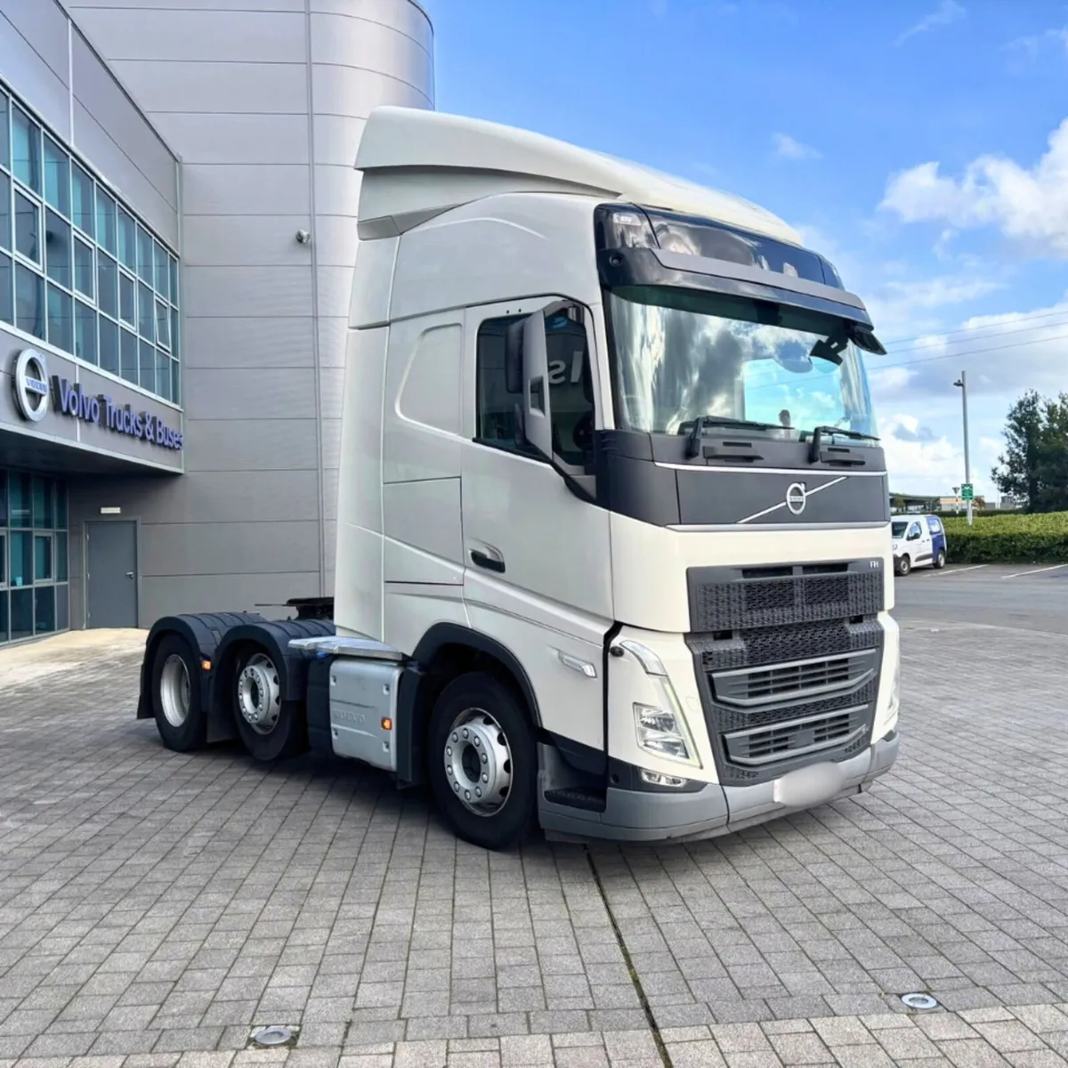 2023 FH460 6X2 - Image 3