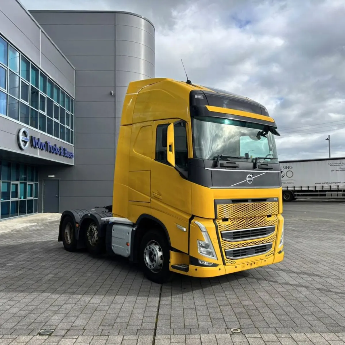 2021 FH460 6X2 - Image 3