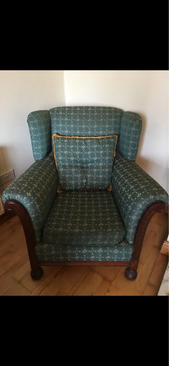 Suite of furniture - Image 1