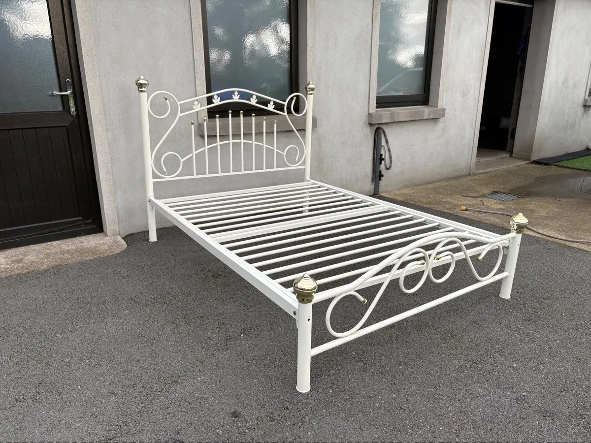 Metal 4’ 6” bed - Image 2