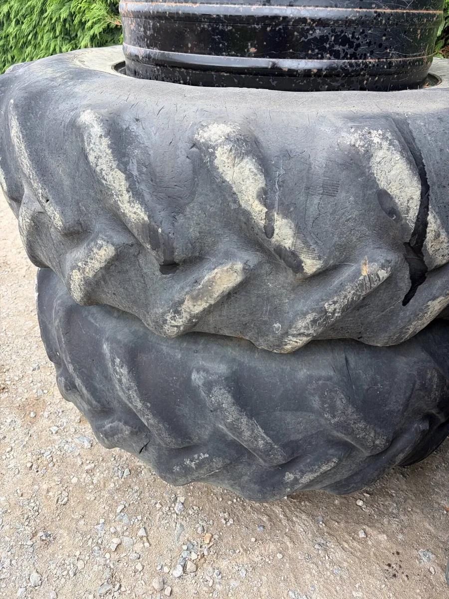 Stocks dual wheels 20.8r42 - Image 4