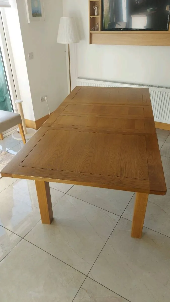 Oak dinning table - Image 1