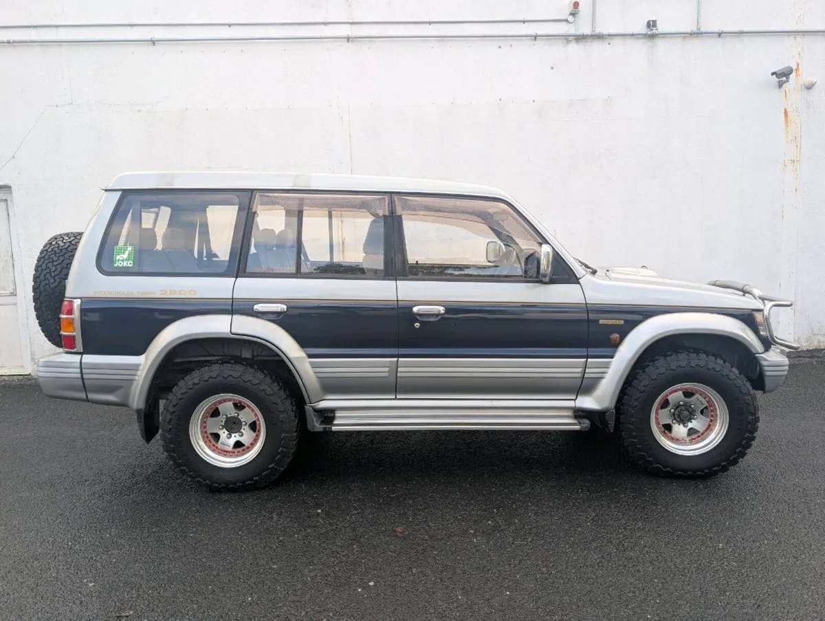 Mitsubishi Pajero Exceed Model - Image 2