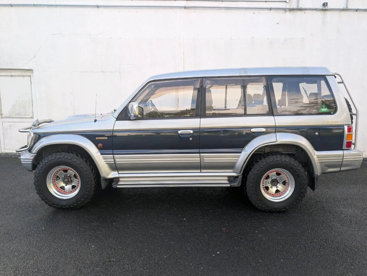 Mitsubishi Pajero Exceed Model - Image 3