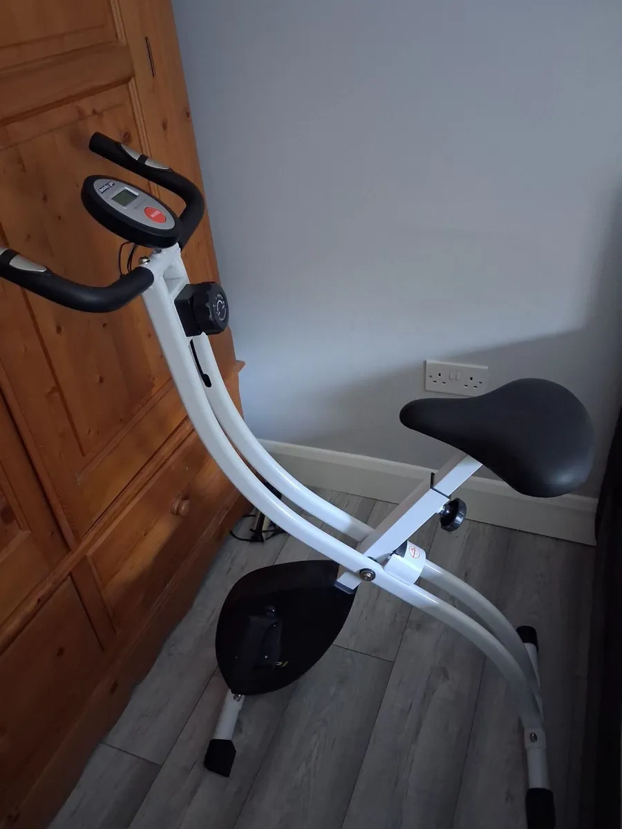 EXERCISE BICYCLE