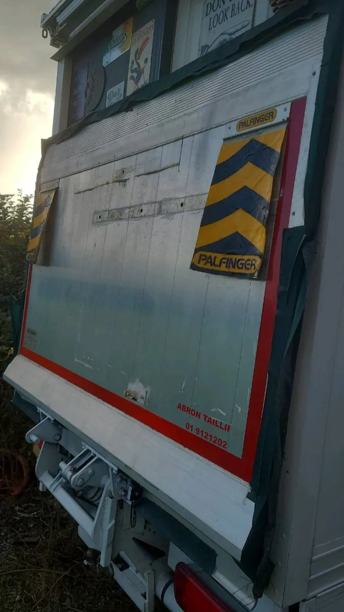 Tail lift - Image 1