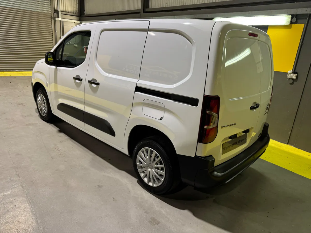 2023 Citroen Berlingo LX 1.5 HDI 3 Seats NO VAT - Image 3