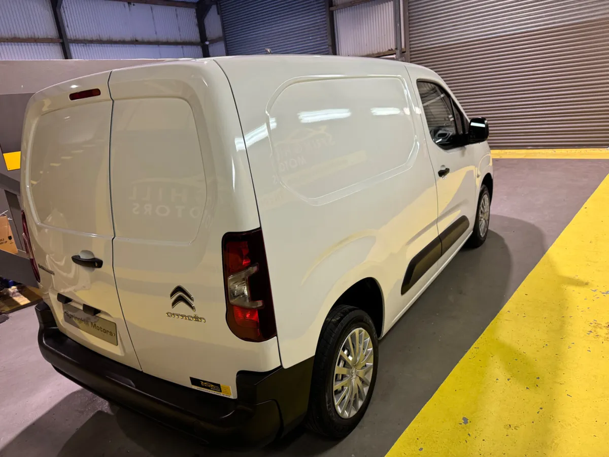 2023 Citroen Berlingo LX 1.5 HDI 3 Seats NO VAT - Image 4