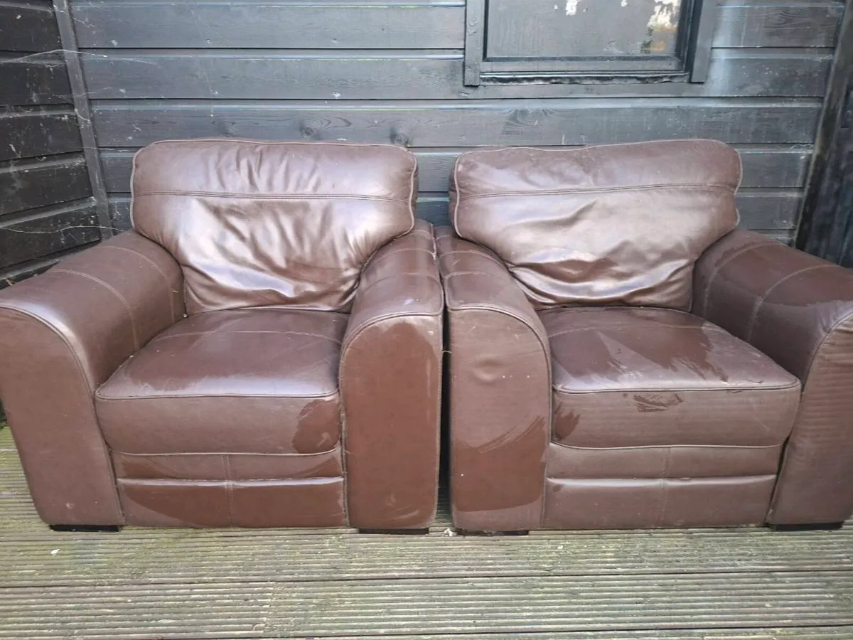 2 matching armchairs
