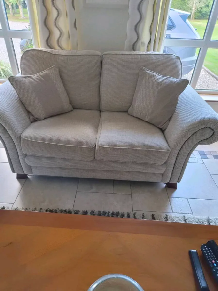 Suite of furniture - Image 1