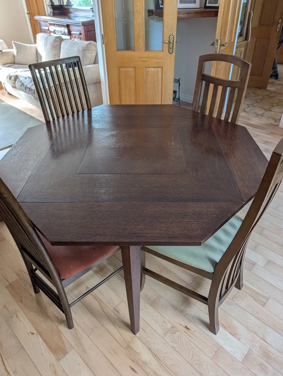 Table and Chairs - Image 2
