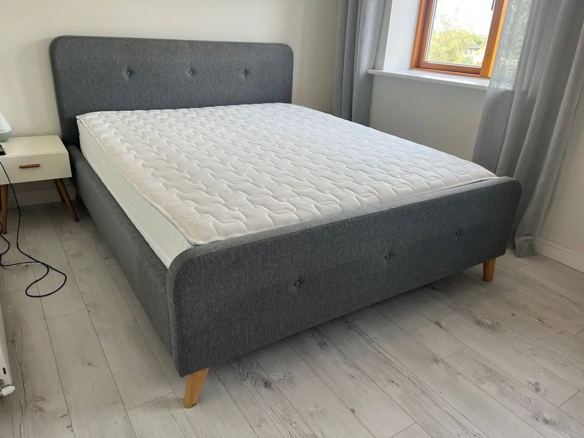 King-size bed & mattress - Image 3