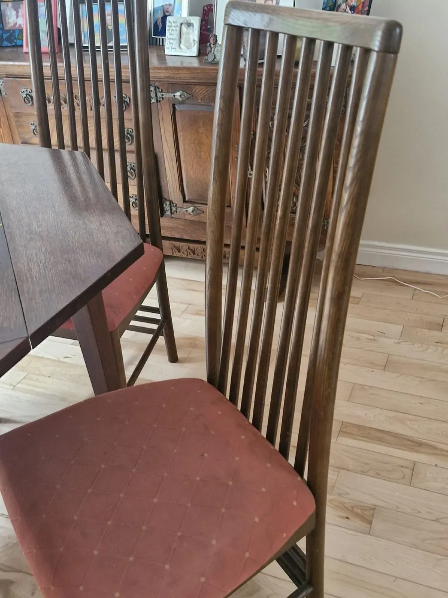 Table and Chairs - Image 4