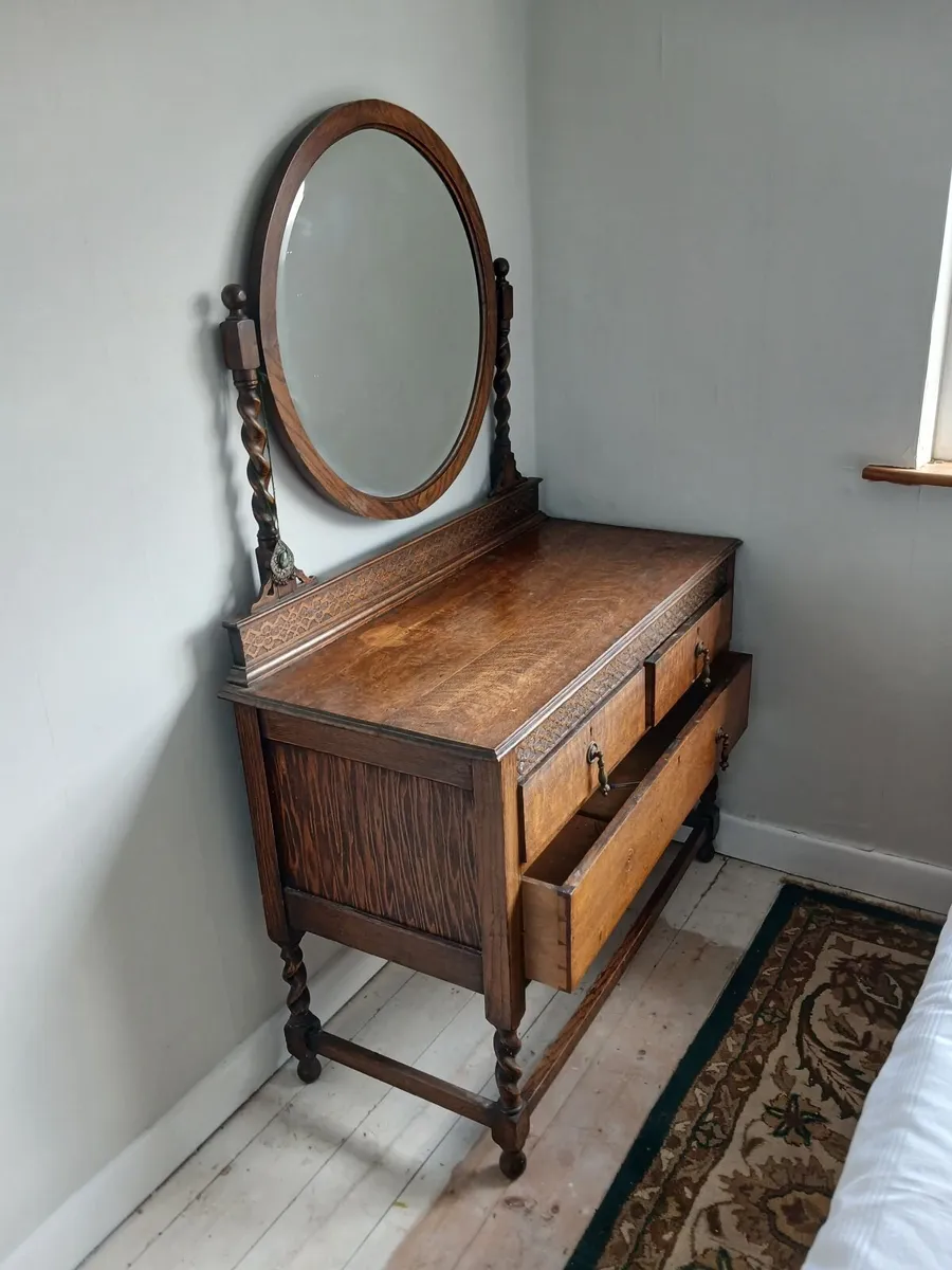 Oak bedroom suit - Image 1