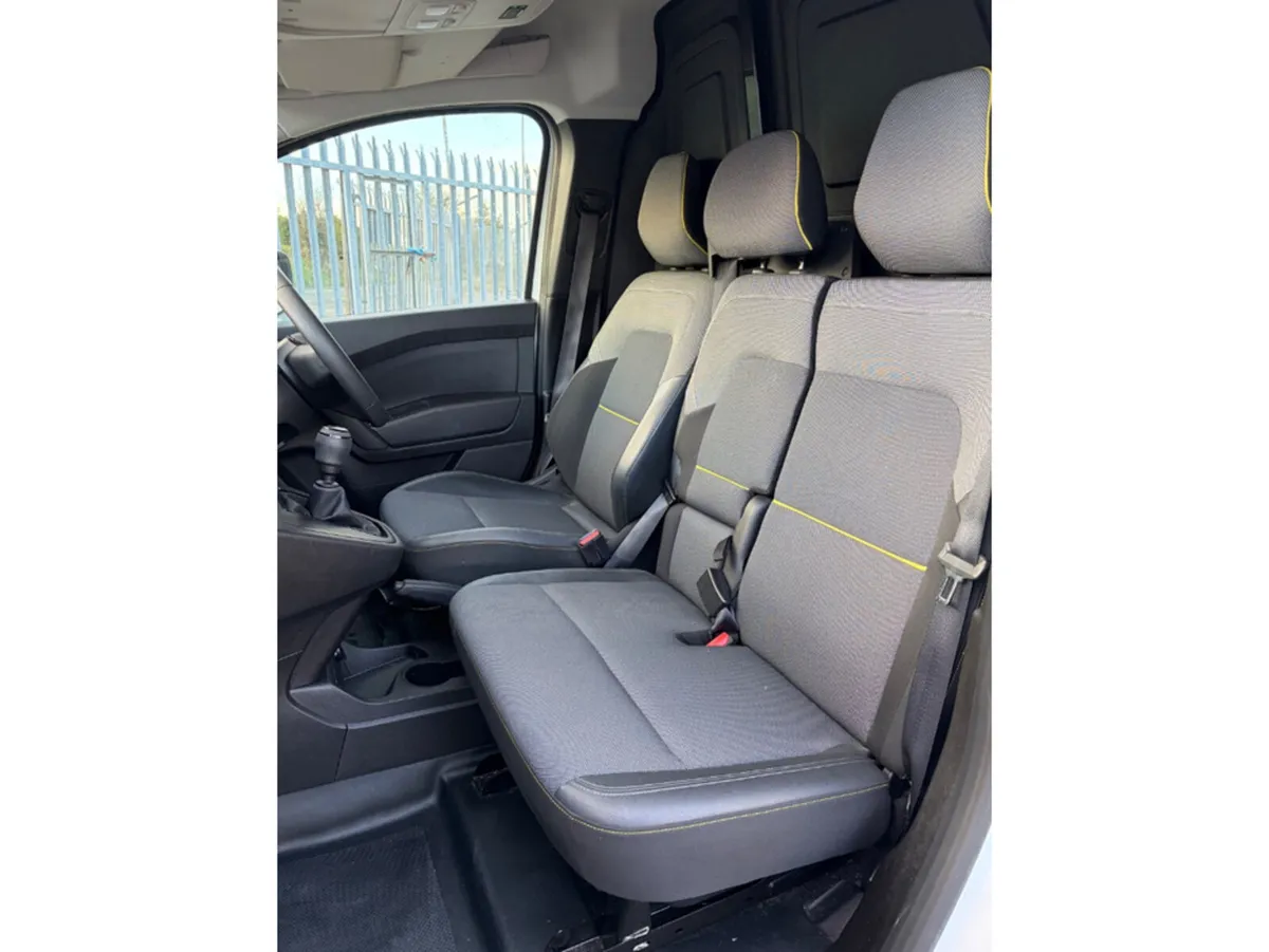Renault Kangoo VAN ML19 DCI 95 START 4DR - Image 2