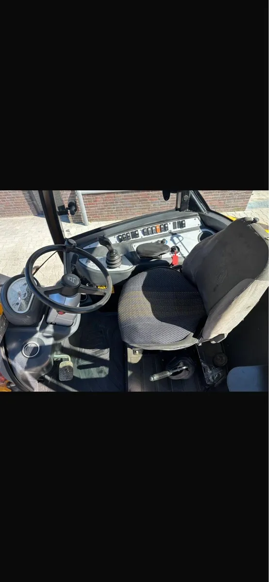 JCB 409 - Image 1