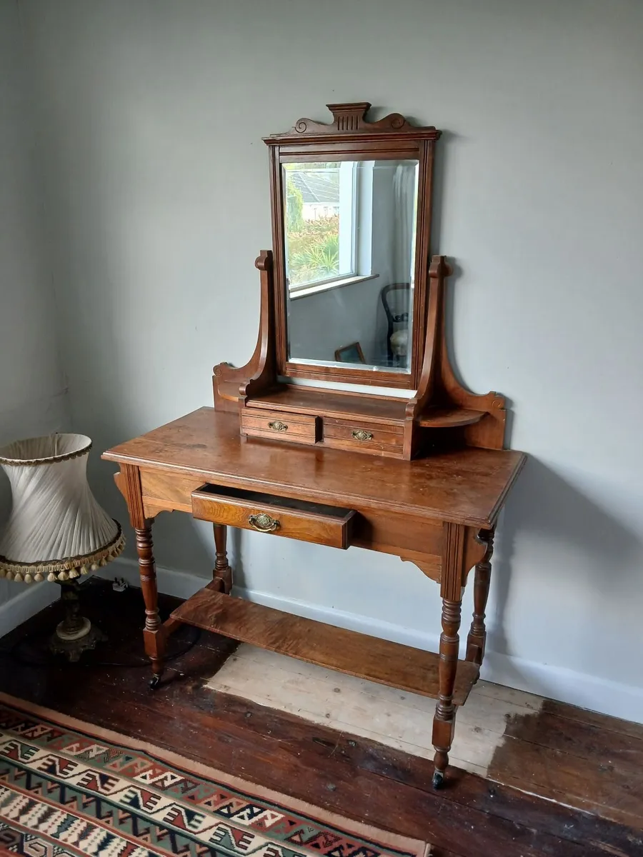 Dressing table