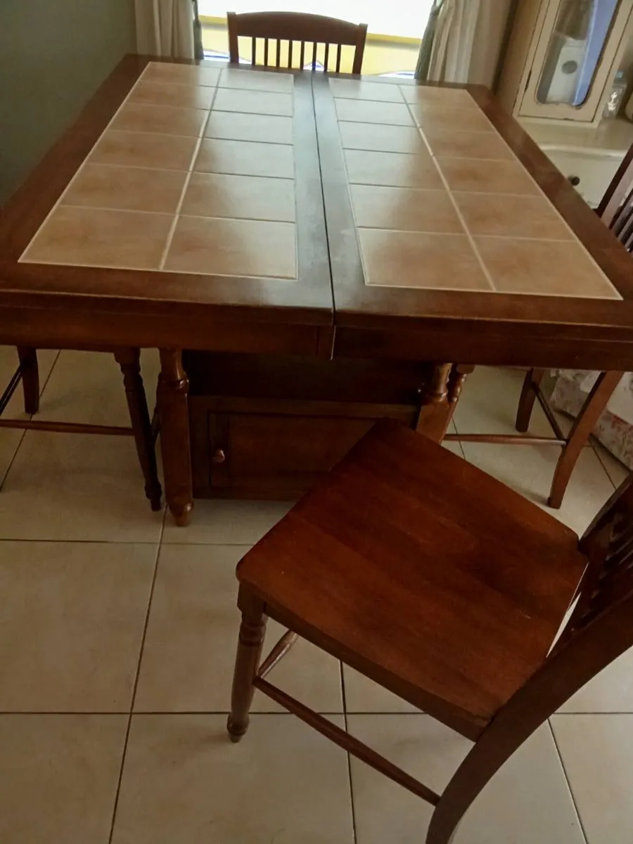 Kitchen table and chairs - Image 4