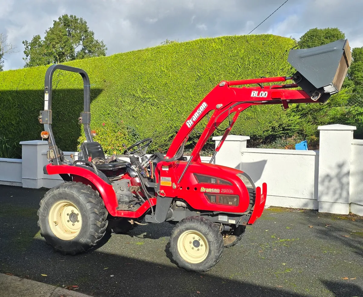 Compact tractor - Image 1