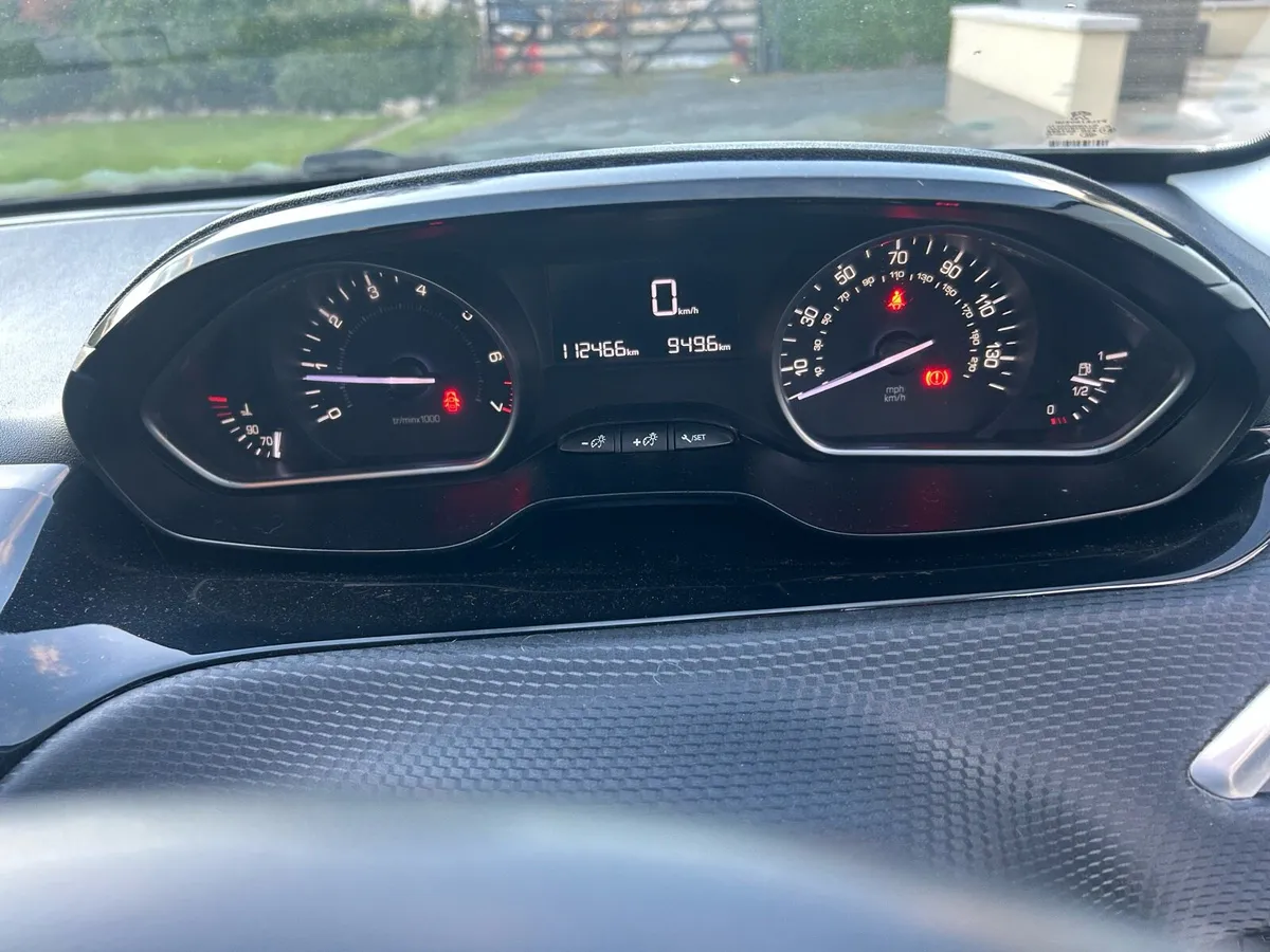 Peugeot 208 - Image 4