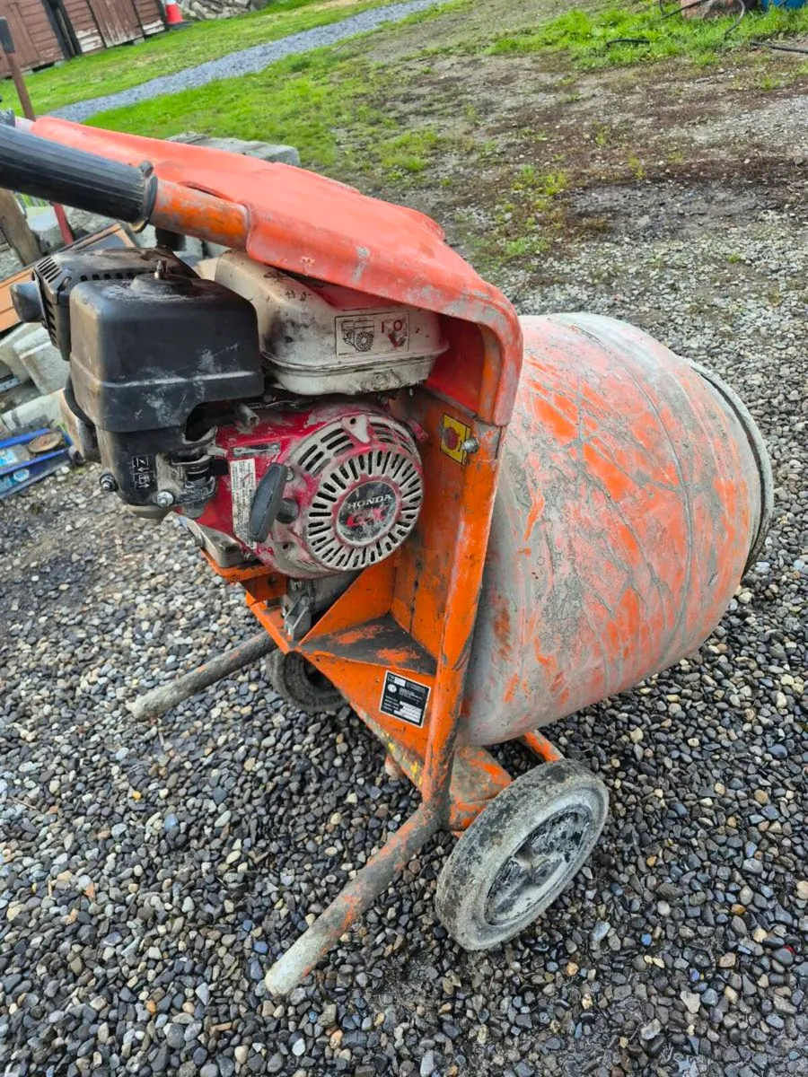 Belle mixer 2023y,honda gx120 engine - Image 1