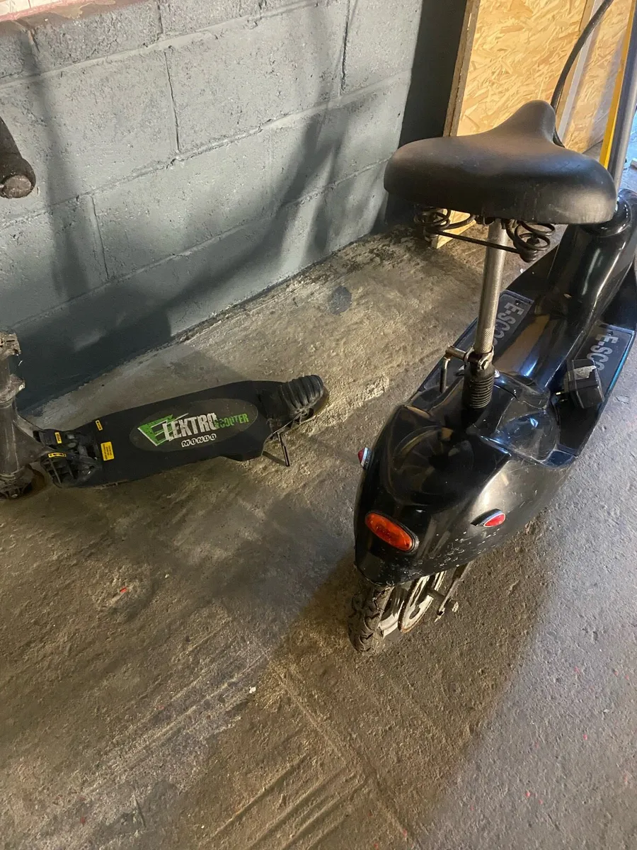 Two scooters and a chopper bicycle - Image 2