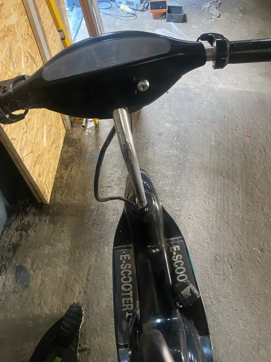 Two scooters and a chopper bicycle - Image 3