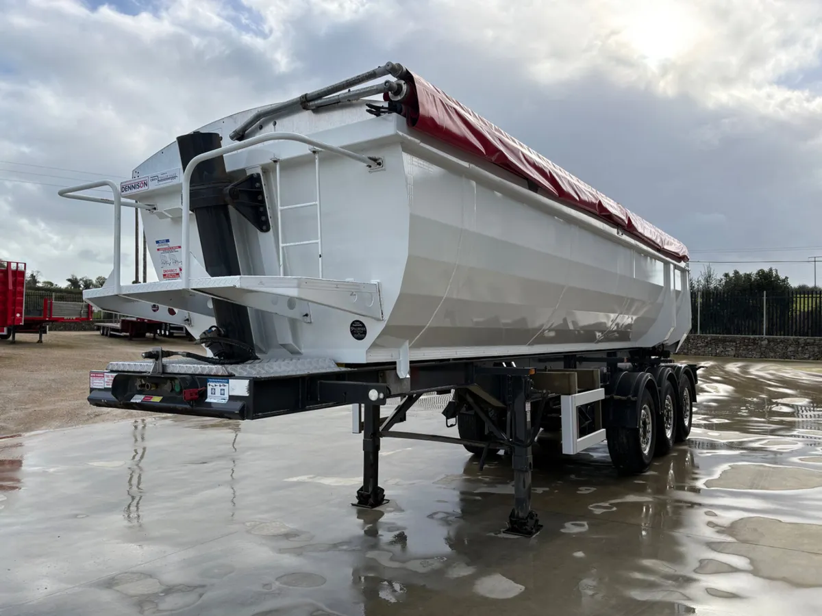 Dennison Halfpipe Aggregate Tipper - Image 1