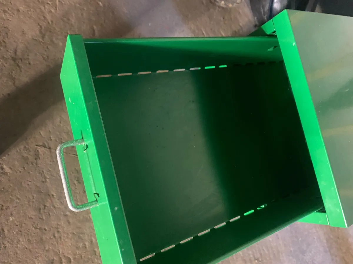 Metal drawer unit - Image 1