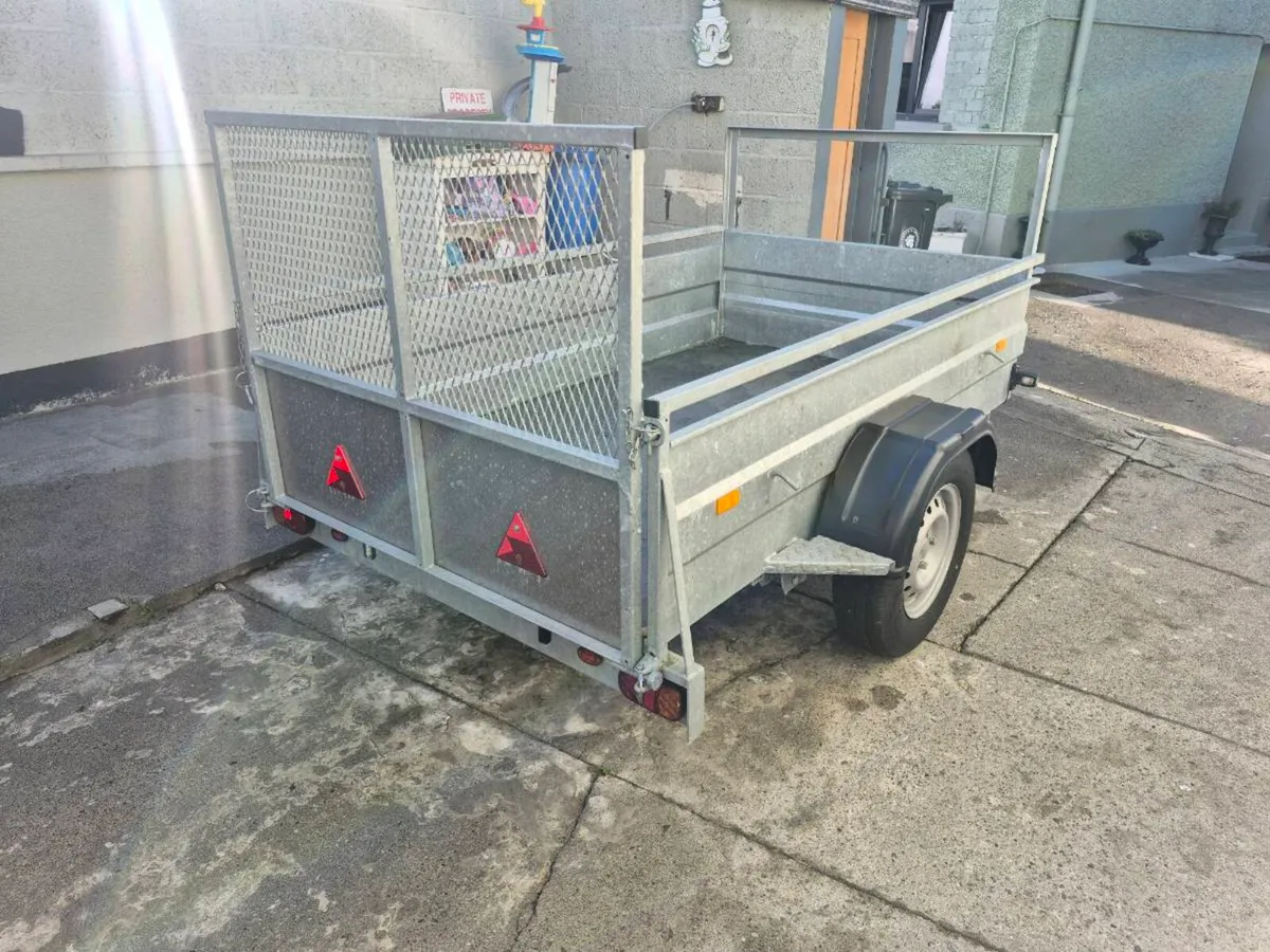 Trailer. - Image 1