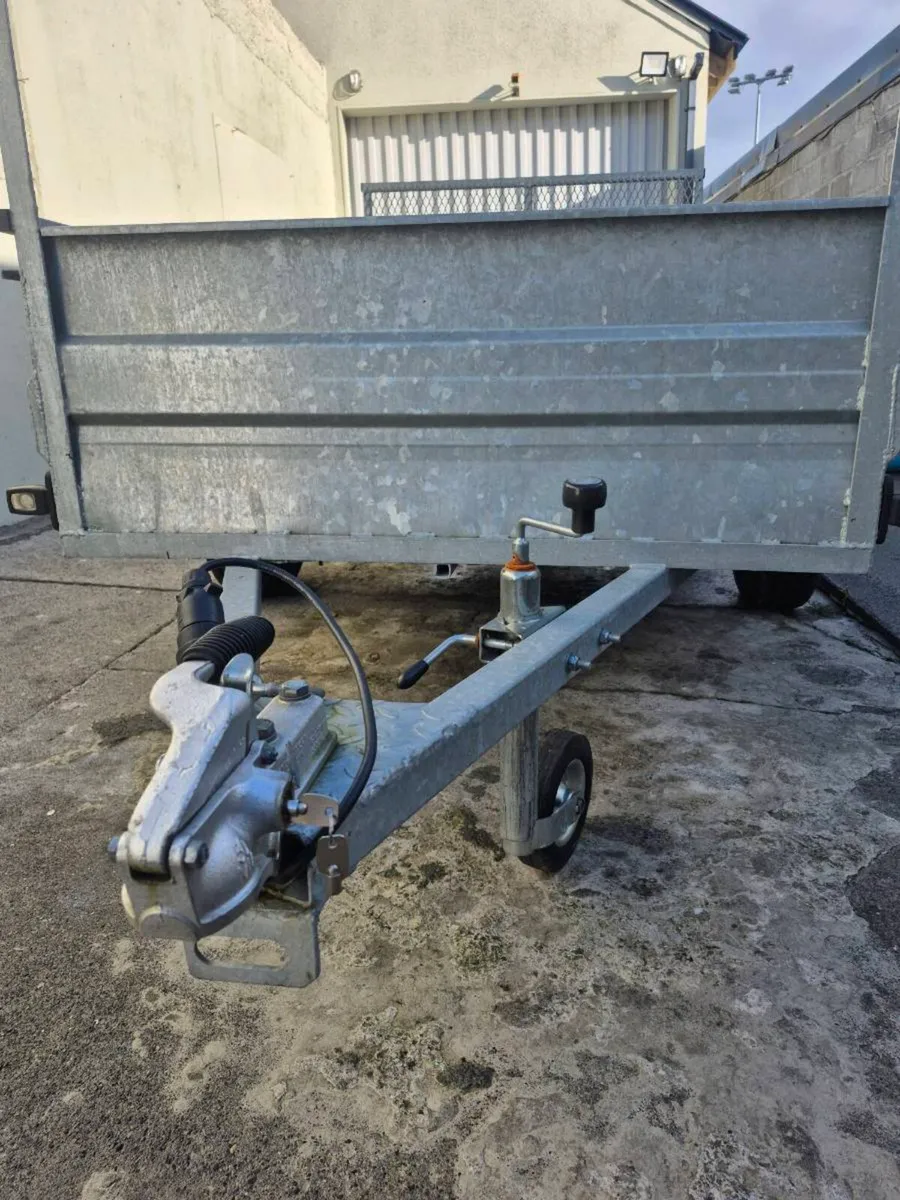 Trailer. - Image 2