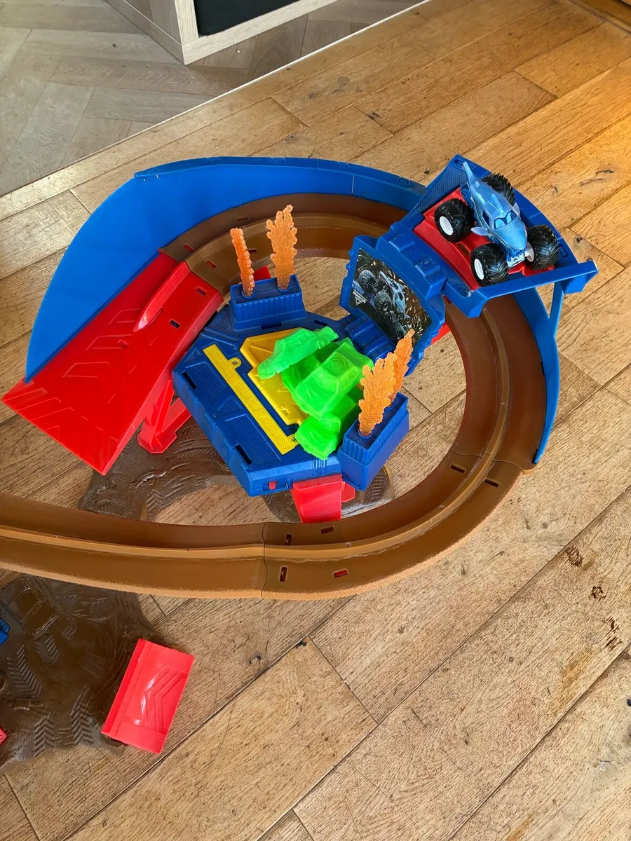 Hot wheels monster trucks - Image 2