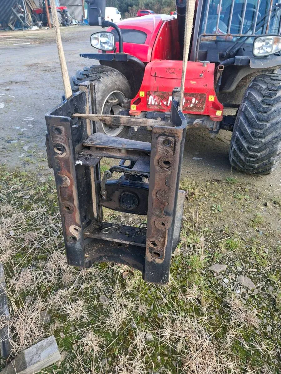 Tractor hitch - Image 1