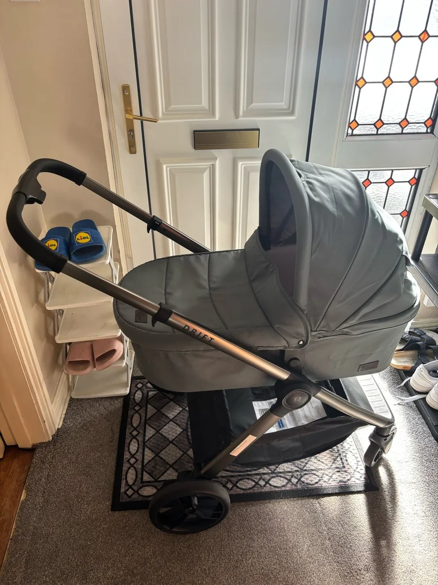 Drift by Baby Elegance 3 in -1 Travel System With - Image 4