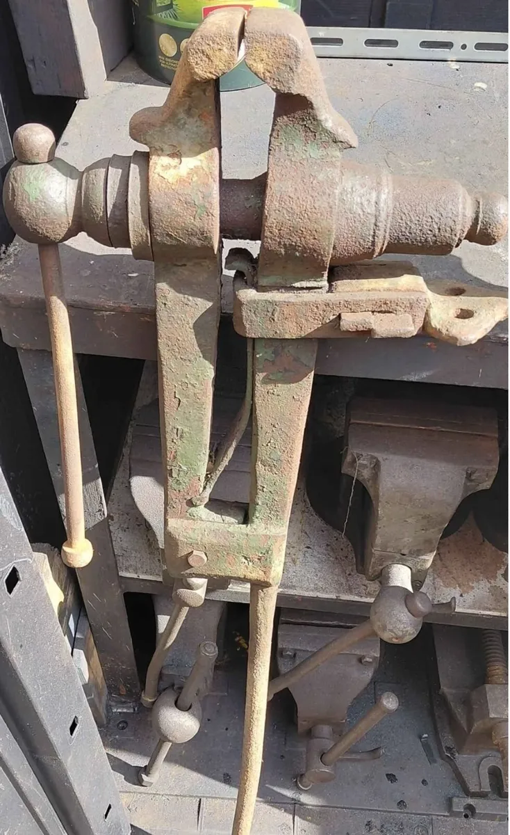 Blacksmith vices - Image 1