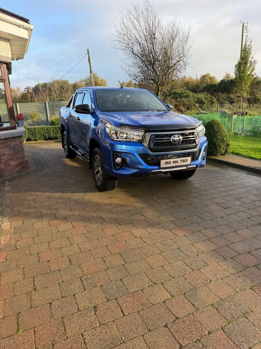 Toyota hilux invincible x - Image 1