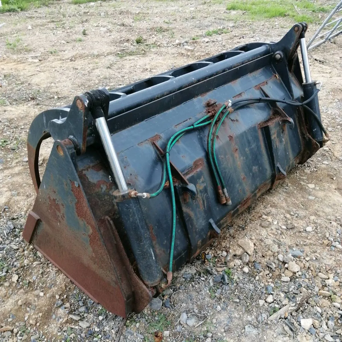 Bucket with grab - Image 2