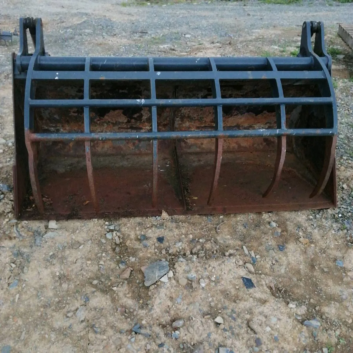 Bucket with grab - Image 3