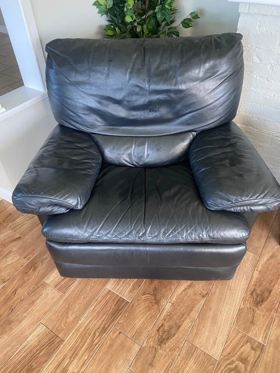 Leather Recliner Couch and 2 Amchairs - Image 2