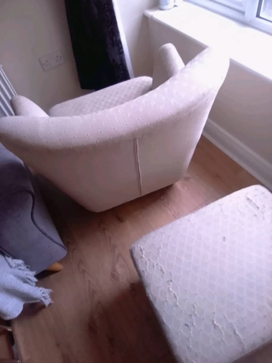Single Seater Arm Chair with Foot Stool - Image 3