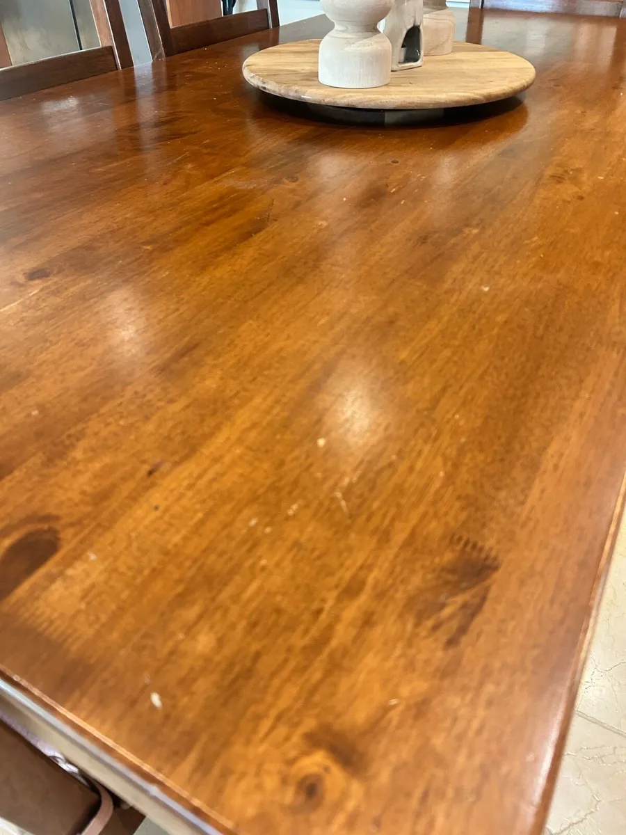 Table & chairs - Image 4