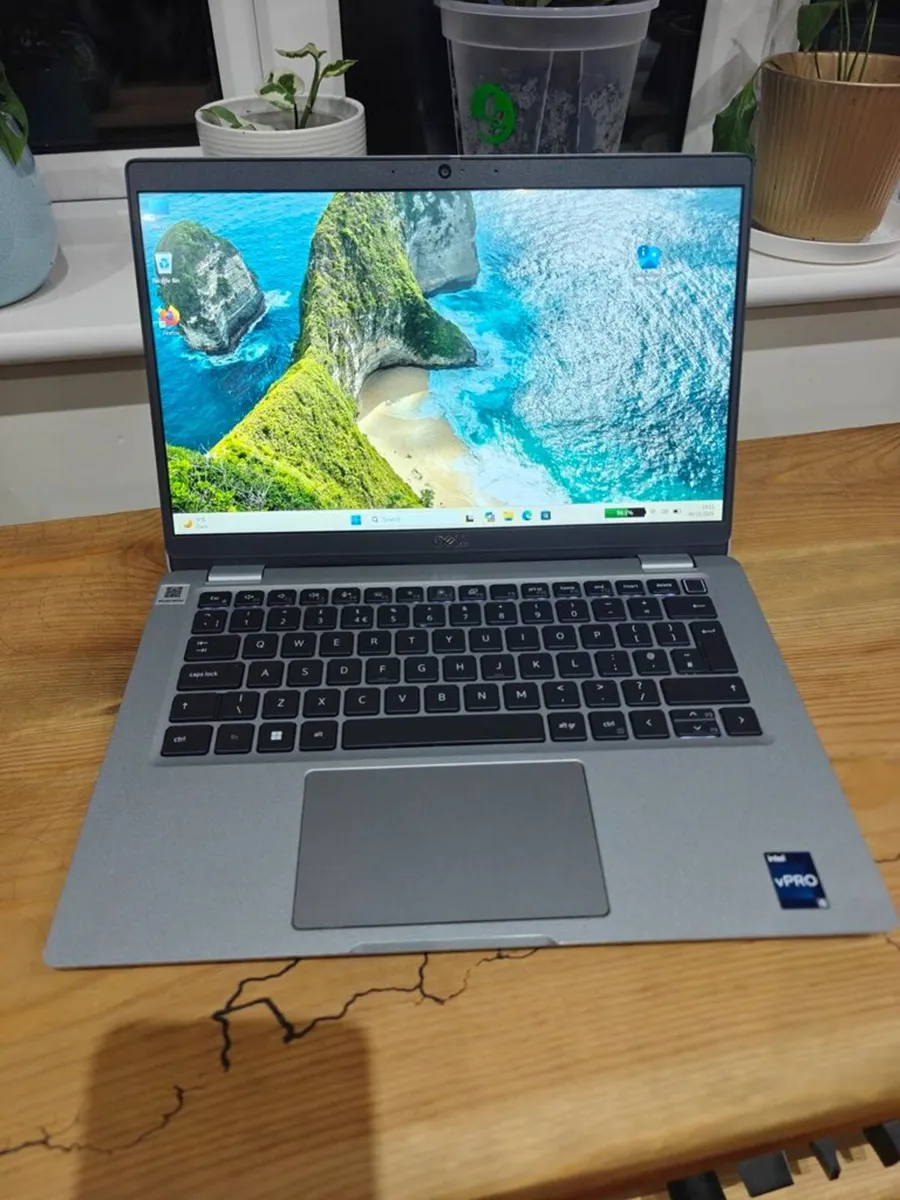 Dell Latitude 5330 Laptop | i5 (12th gen) | 16GB | - Image 1