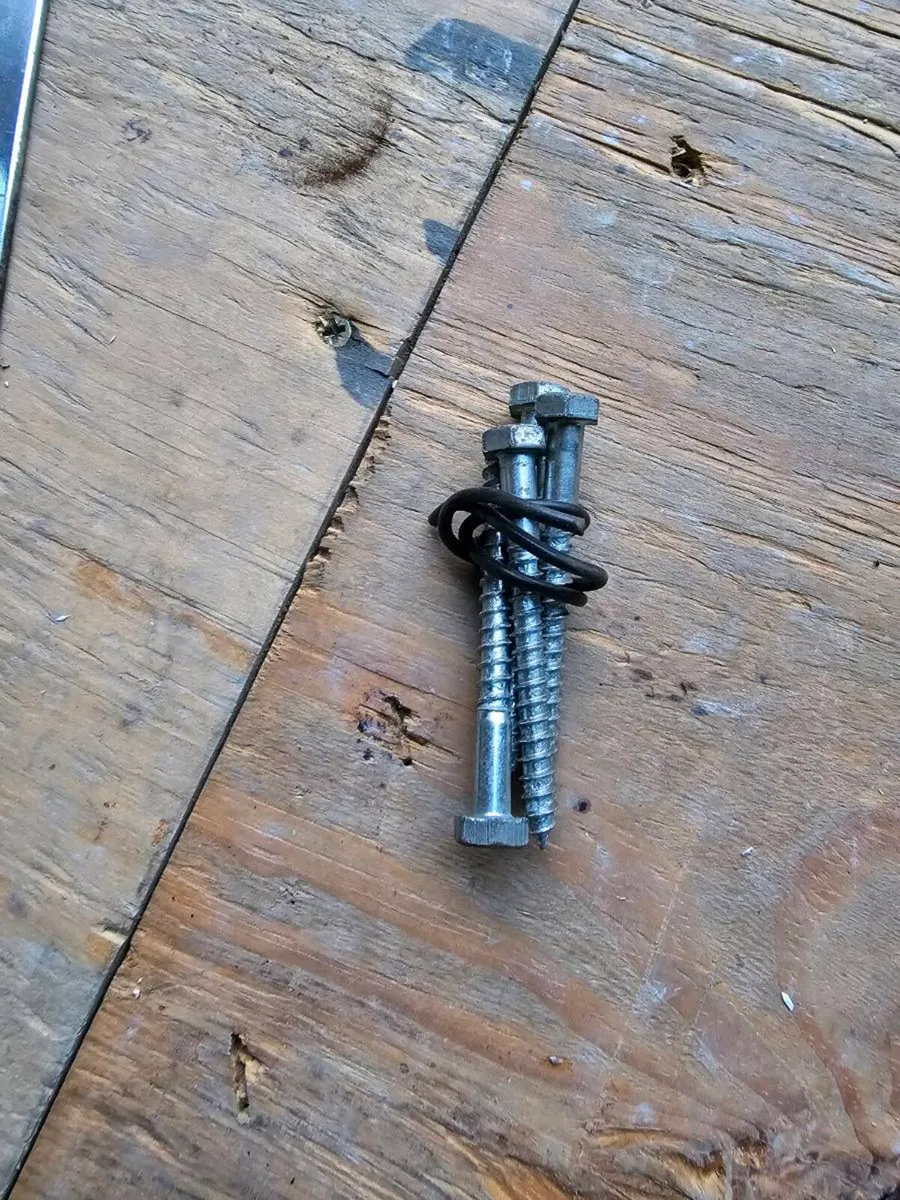 Satellite bracket with screws - Image 2