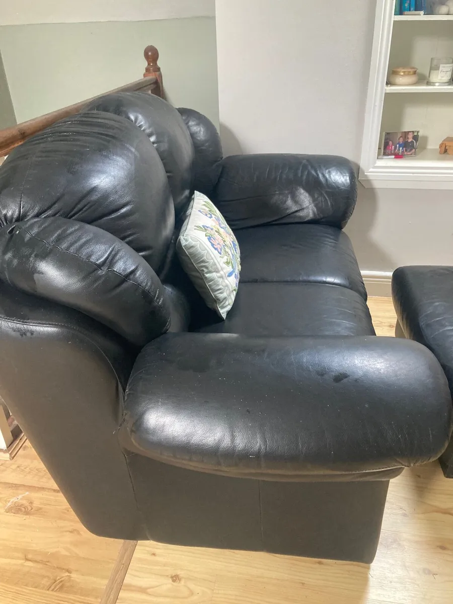 2 seater couch - Image 1