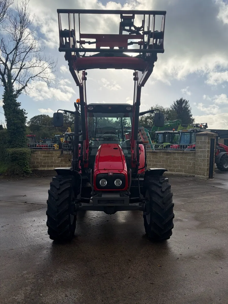 Massey Ferguson 5445 + loader - Image 4
